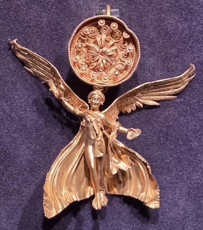 Bijoux en or hellénistiques du IVème siècle avant JC, provenant de tombeaux. Musée archéologique de Varna.