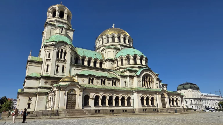 La cathédrale Alexandre Nevski, à Sofia, construite entre 1882 et 1912 en mémoire des 200 000 soldats russes morts au combat pour l'indépendance de la Bulgarie durant la guerre russo-turque
