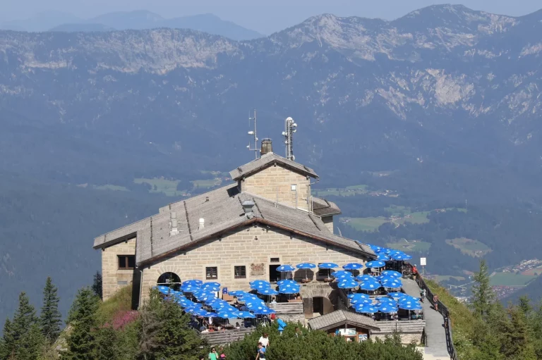 Le Kehlsteinhaus au sommet du Obersalzberg à Berchtesgaden, mieux connu sous le nom de Nid d'aigle de Hitler