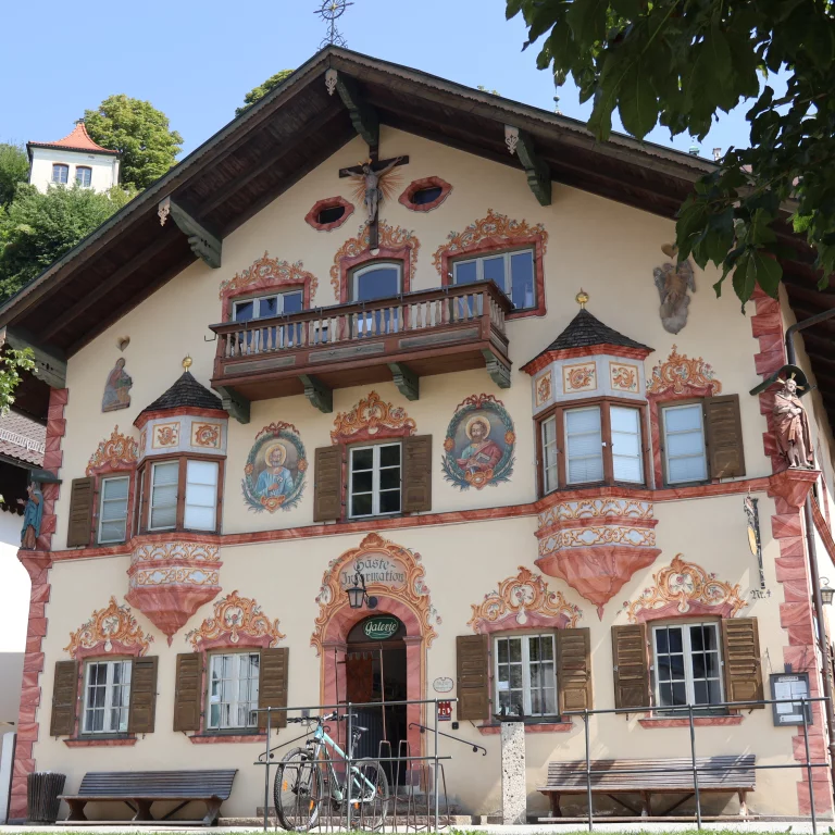 Une façades richement décorées à Oberammergau