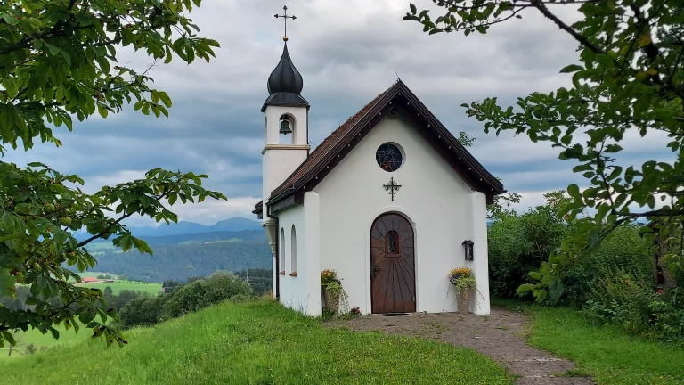 Nombre des petites chapelles ont été érigées par des familles.