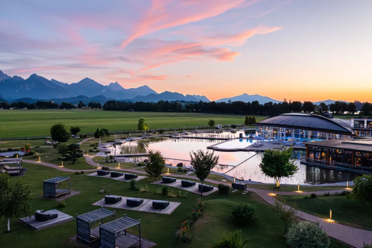 Les espaces extérieures du spa de l'hôtel König Ludwig à Schwangau. ©Michael Huber