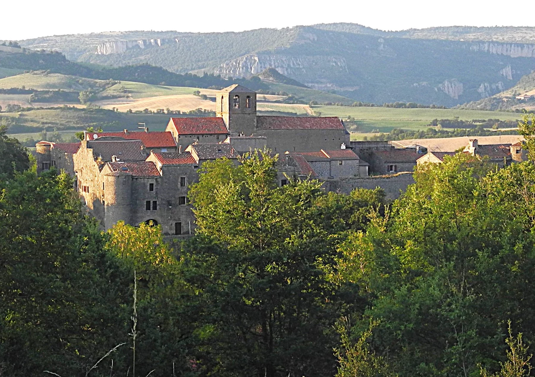 Le fort cistercien de Saint-Jean d'Alcas est aussi dénommé le Fort des Dames