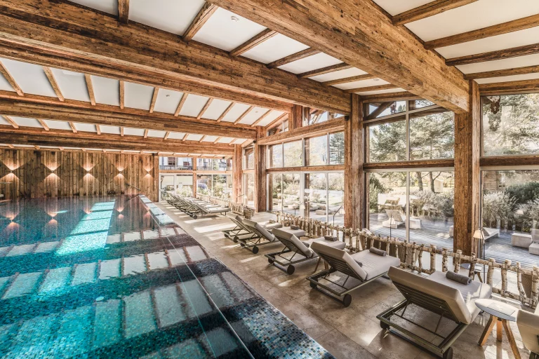 La piscine intérieure du Achental