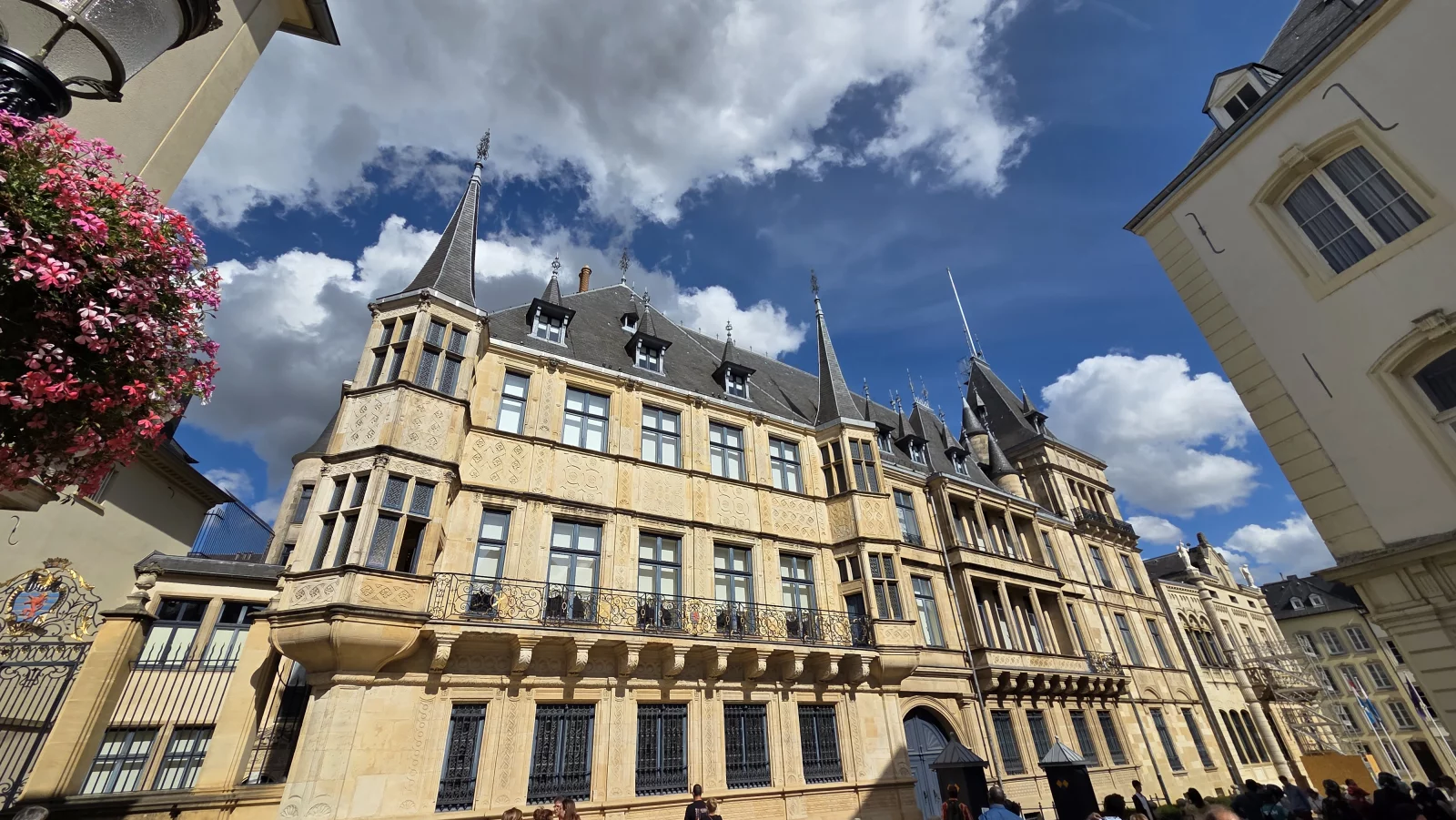 Le palais ducal à Luxembourg ville. Le duc Guillaume n'y vit pas. En revanche, il y reçoit ses hôtes et c'est ici que siège également son cabinet.
