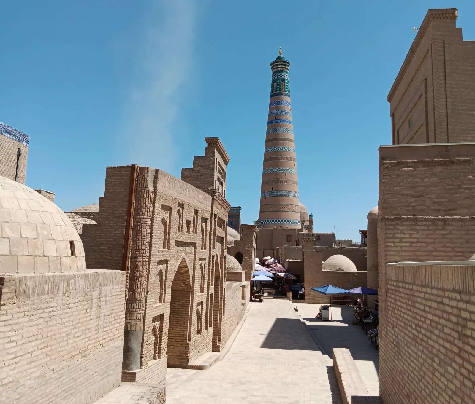 Le minaret d'Islam Khodja domine la cité de ses 44 mètres de hauteur. Photo Claude Vautrin