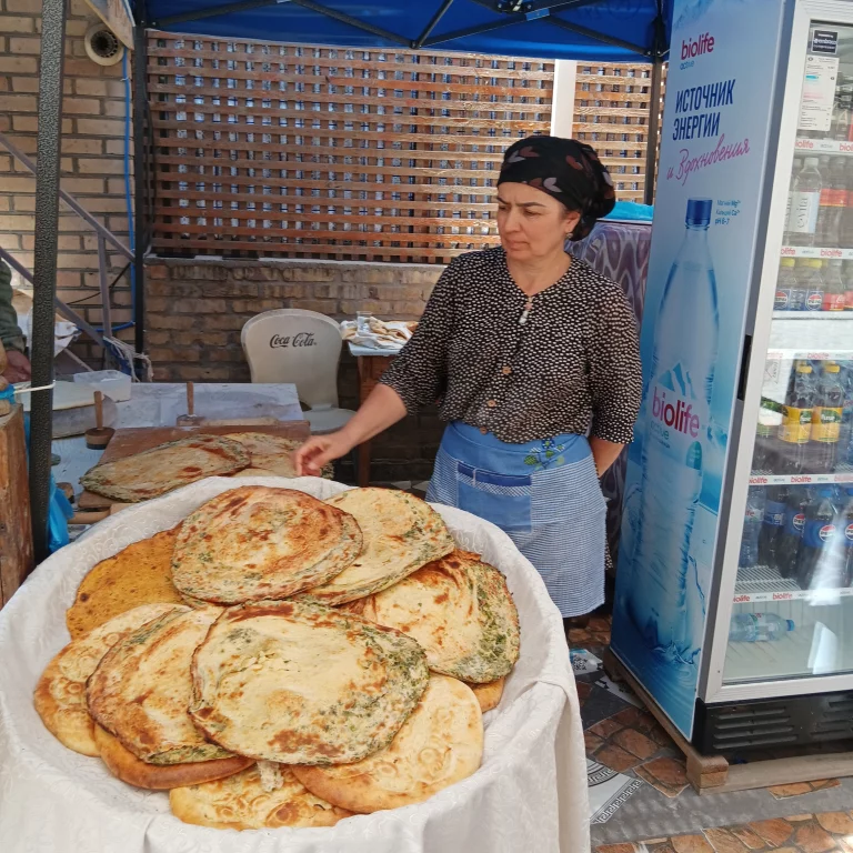 Le pain de Khiva en particulier et de l'Ouzbékistan en général: un petit régal. Photo Claude Vautrin