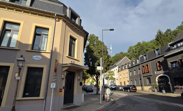 La Grünewald chef's table se situe juste en face de l'hôtel et du restaurant bistronomique.