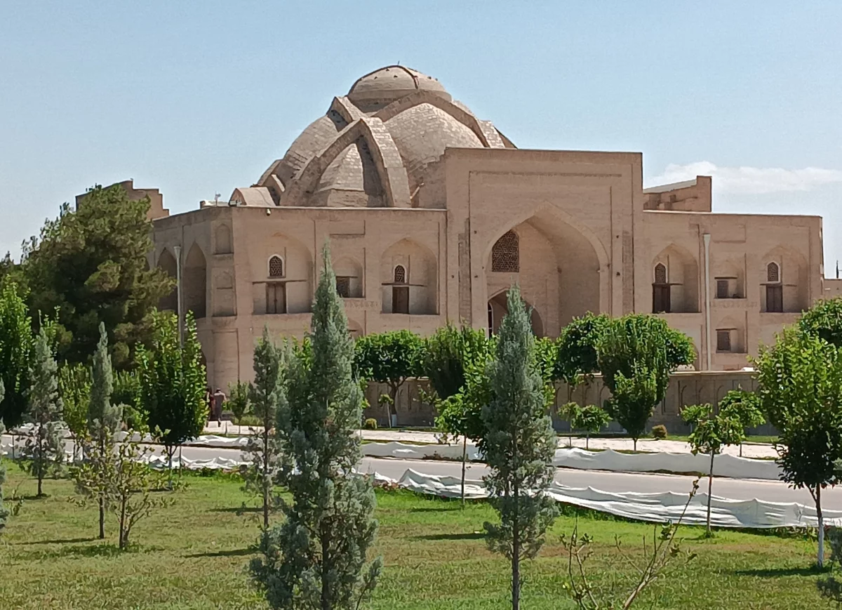 La Nécropole Bahaouddin Nakchband, à Qasr al-Arifa, attire chaque plusieurs centaines de milliers de pélerins. Photo Claude Vautrin