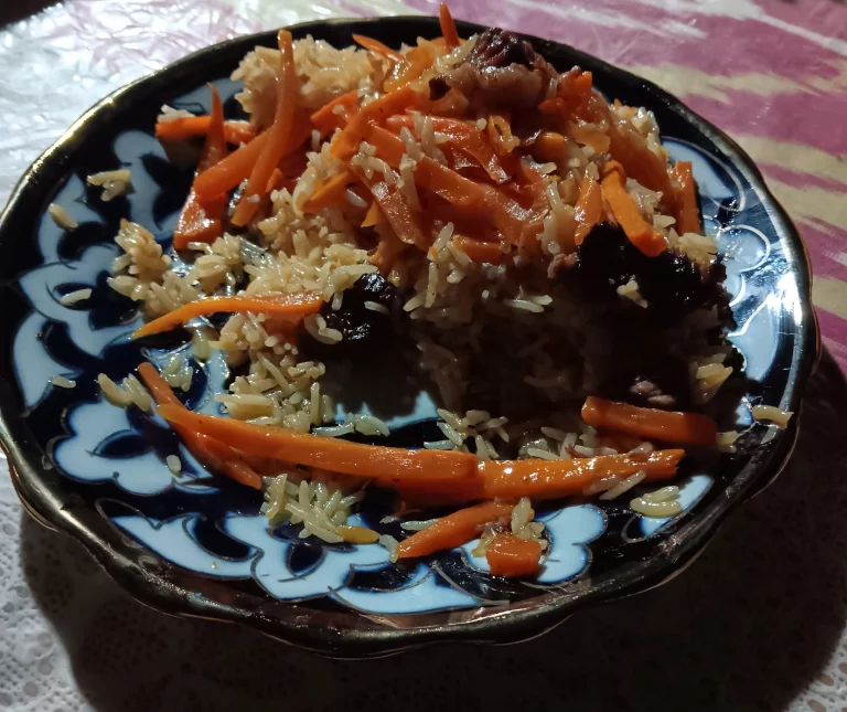 Le Plov traditionnel d'Ashraf. Bon appétit. Photo Claude Vautrin