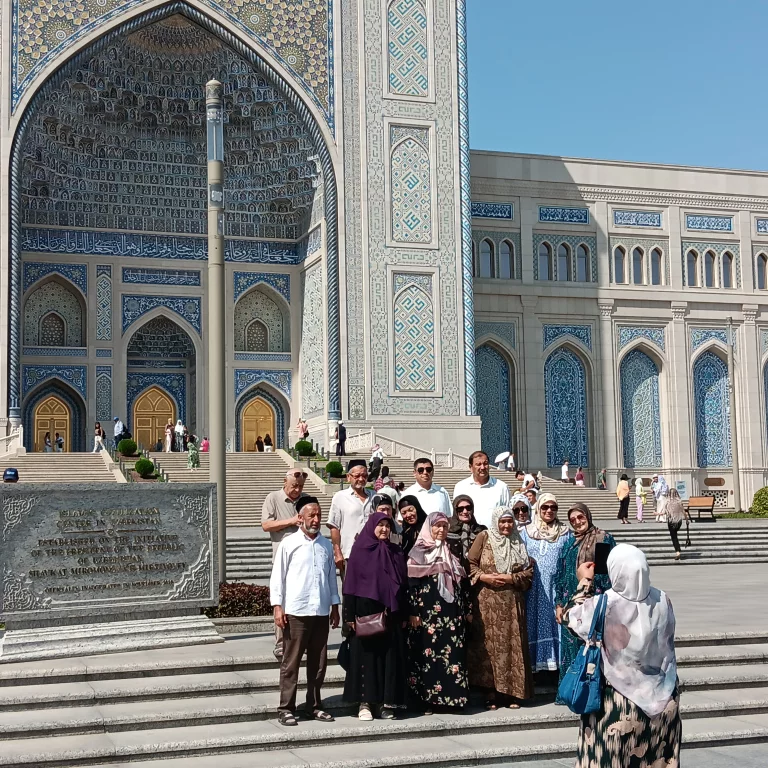 Devant le Centre de Civilisation Islamique d’Ouzbékistan. Tachkent
