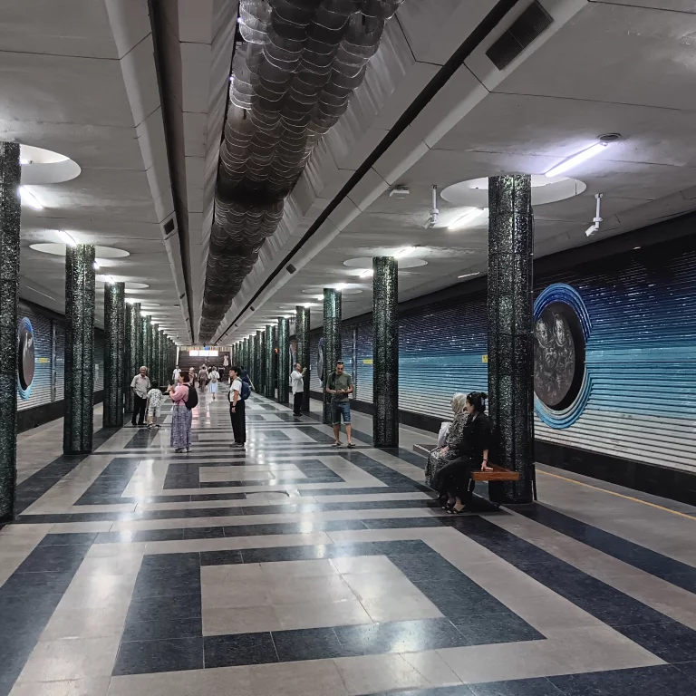 Station de métro des Cosmonautes à Tachkent