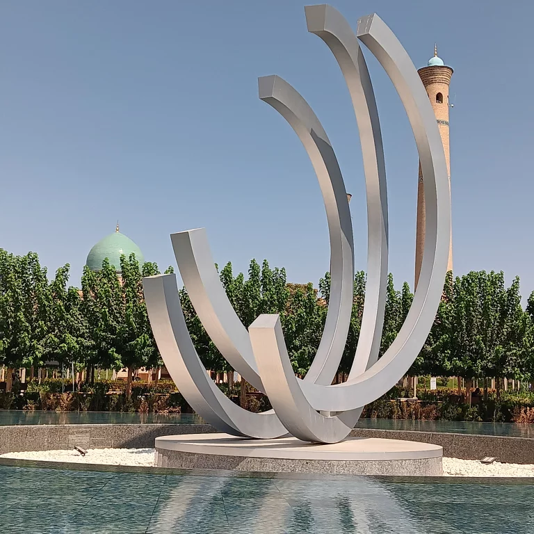 Monument des trois renaissances à Tachkent, capitale de l'Ouzbékistan