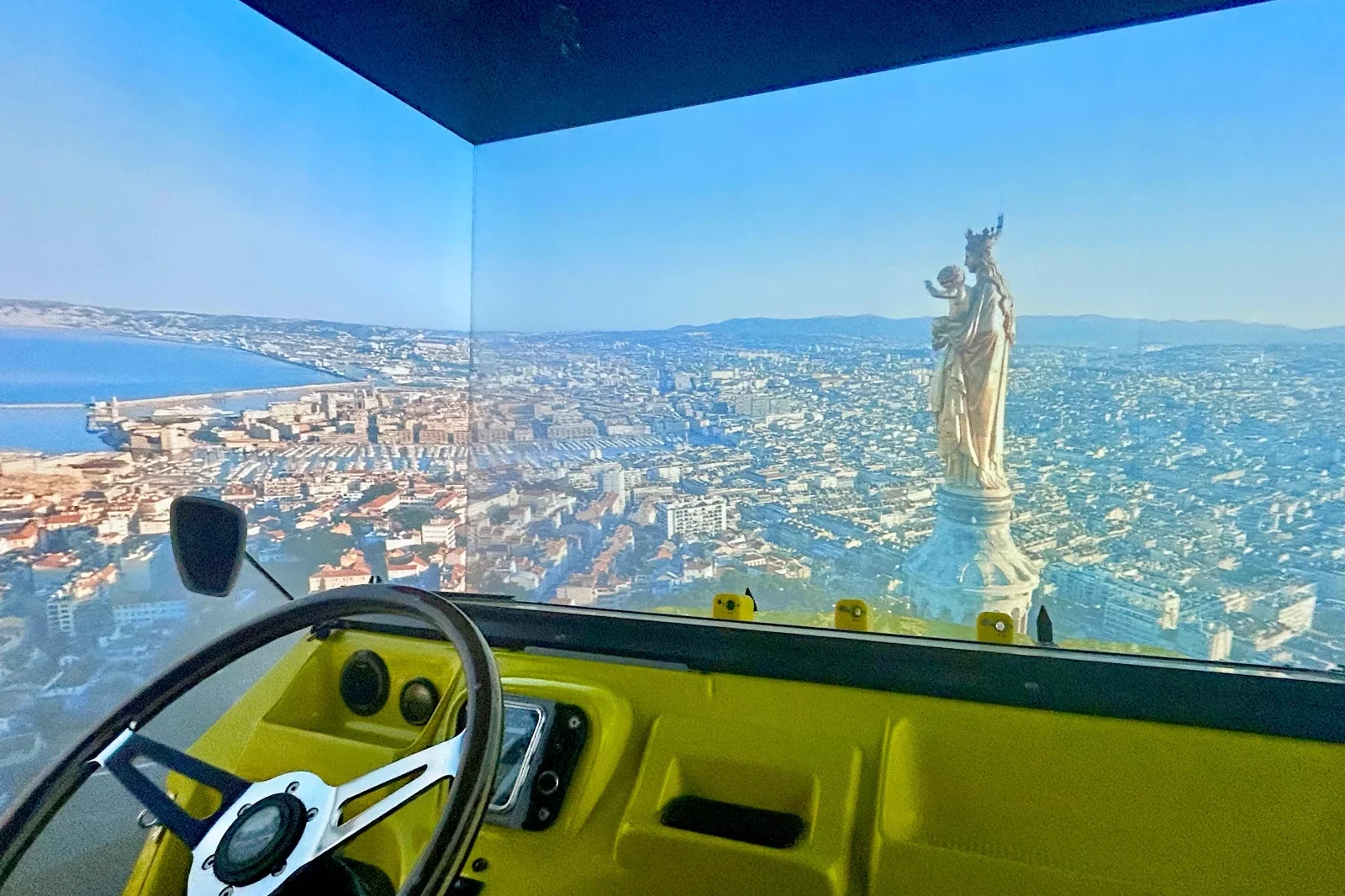 Voyage en 4D au-dessus de la Cité phocéenne à la Maison Yellow aux Docks dans le quartier de la Joliette