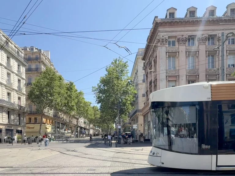 Retour en 2007 du tramway qui circulait sur la Canebière jusqu'en 1955. ©F.Hermine