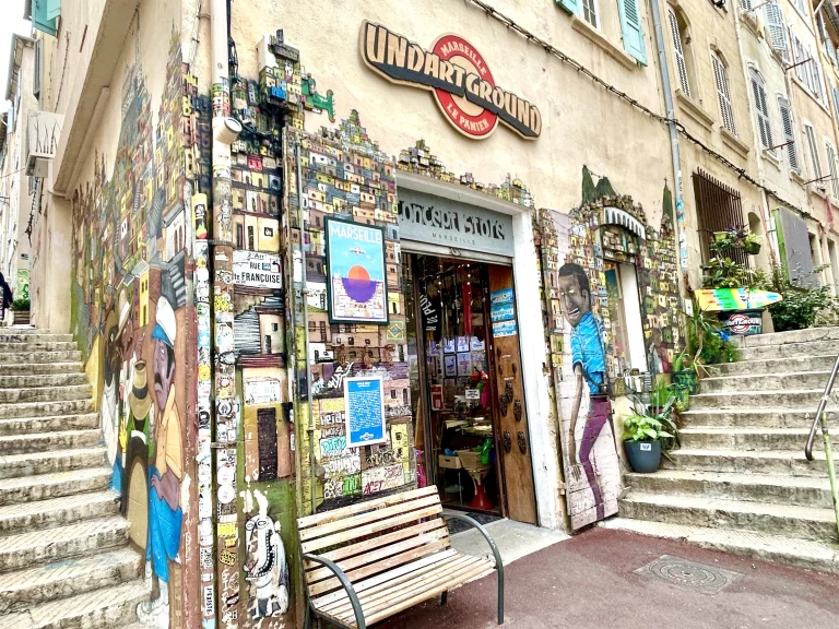 Le quartier haut en couleurs du Panier popularisé par la série TV Plus belle la vie ©F.Hermine