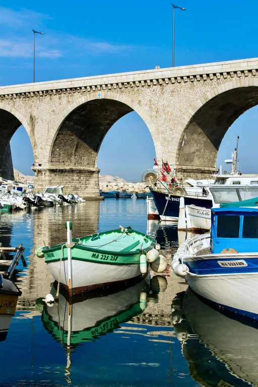 Le viaduc du Vallon des Auffes sur la corniche Kennedy, à 2 km du Vieux-Port à pied, est perché à 17 mètres de hauteur ©F.Hermine