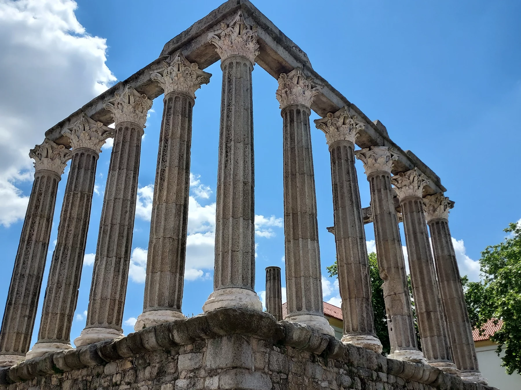 Evora, les vestiges du temple romain.