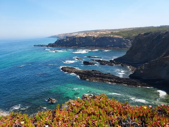 Les falaises déchiquetées de l'Alejento.