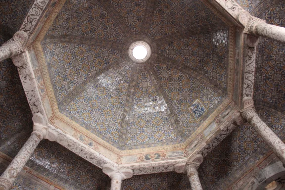 Elvas. De magnifiques aluzejos polychromes du 17e siècle dans l'église de la Consolation à Elvas.