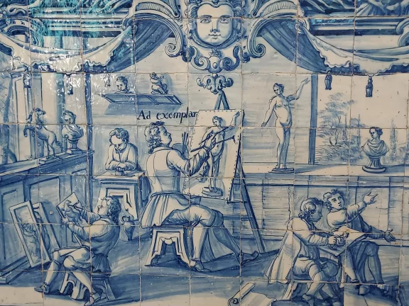 Evora. L'Université du Saint-Esprit. Les magnifiques carreaux de faïence servaient de support pédagogique.