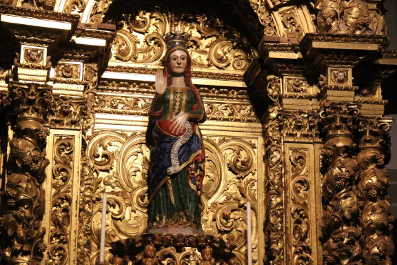 Evora. La cathédrale du XIIIe siècle abrite une statue rare de la Vierge Marie enceinte.