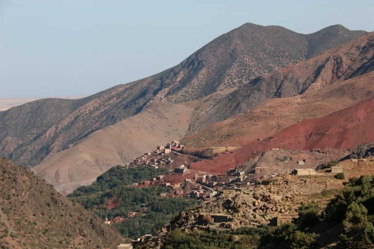 Les contrastes de couleurs dans les montagnes du Haut-Atlas.