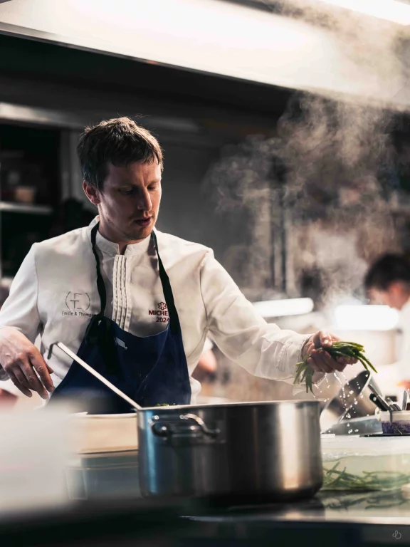 Thomas Roussey a travaillé avec Pierre Gagnaire et Michel Bras.