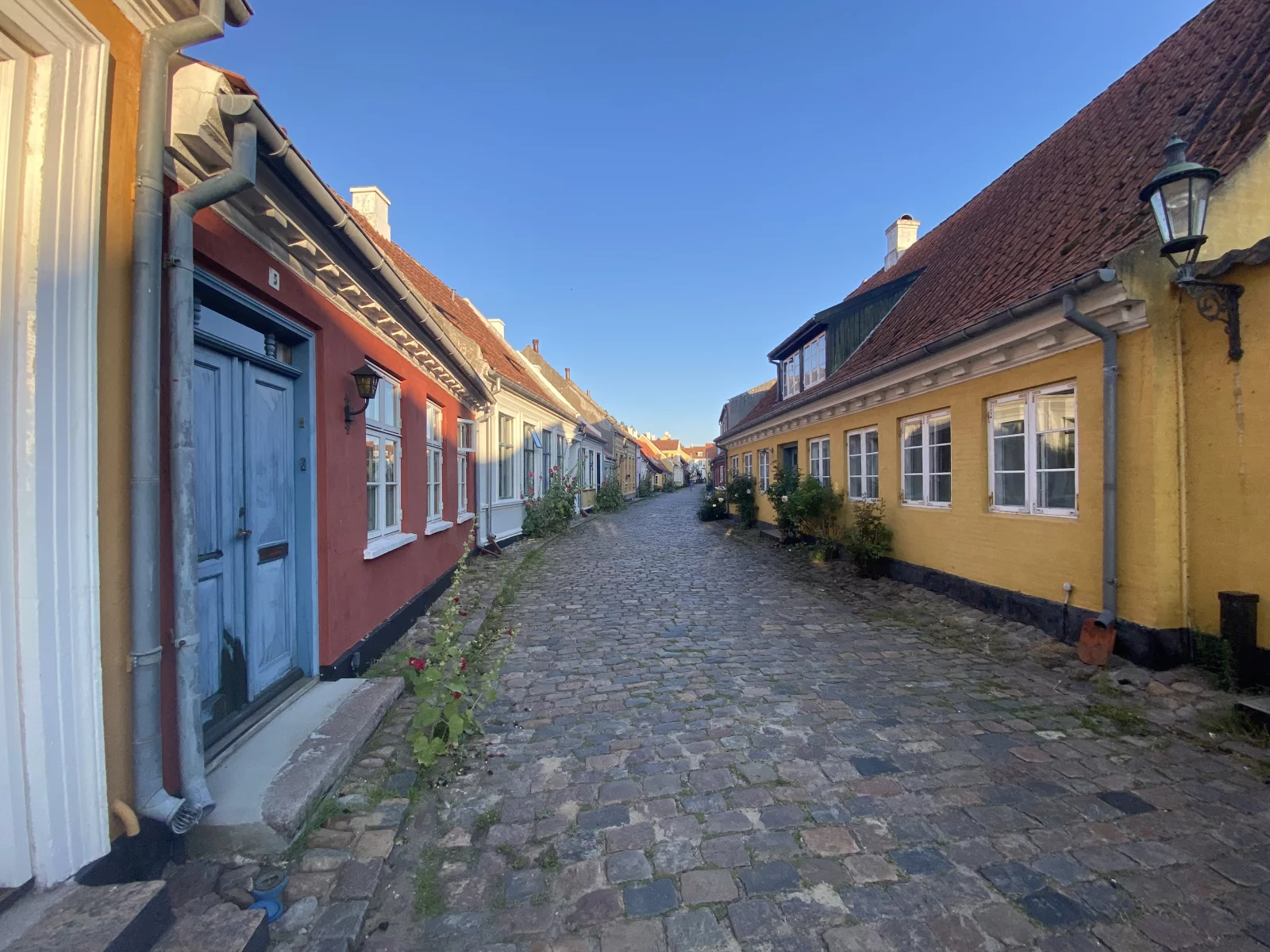 La ville la mieux préservée du Danemark, avec plus de 750 ans d'histoire, des ruelles pavées et des maisons basses très bien conservées.