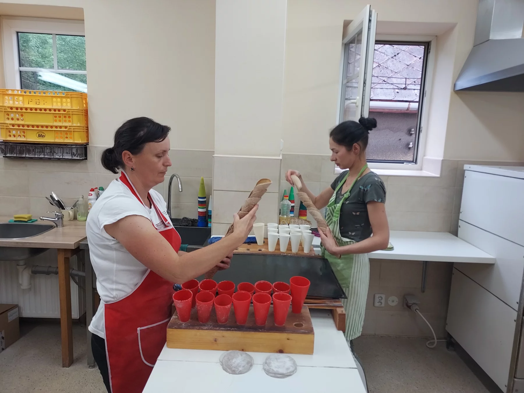 Dans la pâtisserie Hezky à Stramberk, les oreilles sont roulées à la main.