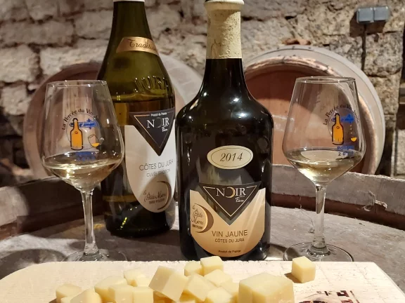 Jura. Vin jaune et vieux comté, un mariage de passion gourmande.