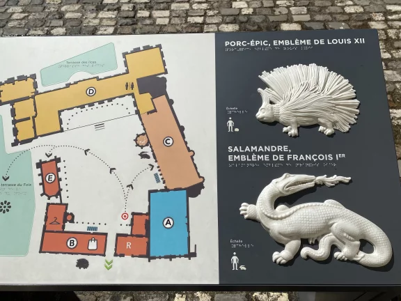 Après la visite de plusieurs châteaux de la Loire, nous sommes devenus incollables sur les symboles des rois!