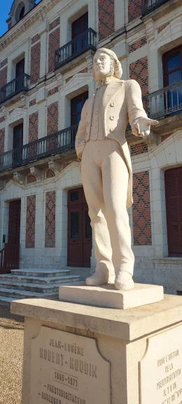 Robert Houdin, enfant de Blois, fut un des plus grands magiciens.