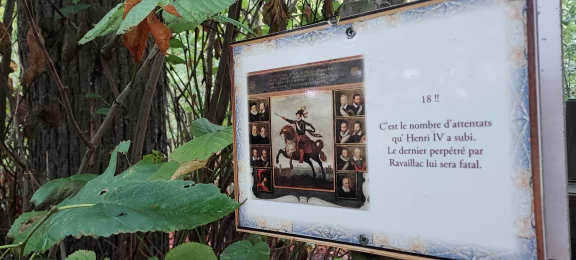 Petit cours d'histoire en cheminant vers le château de Beauregard.