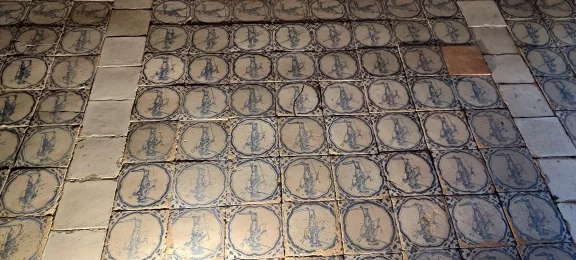5600 carreaux de Delft pour un pavage exceptionnel au château de Beuregard