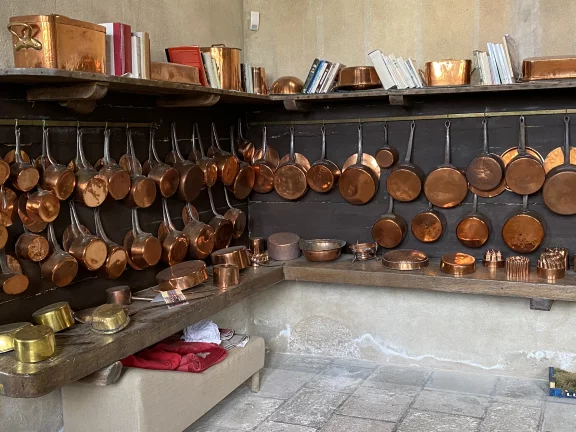 Dans les cuisines du château de Beauregard.