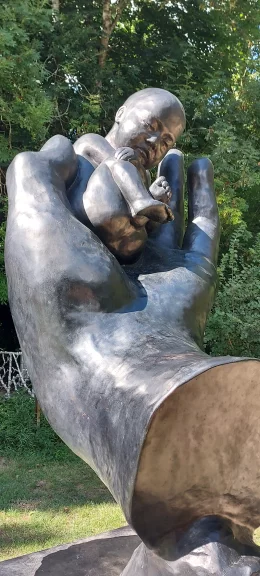 Prélude, une sculpture de Gudmar Olovson dans le parc du château de Cheverny