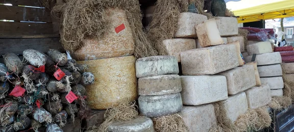 S'approvisionner en cours de route. Le marché à Amboise.