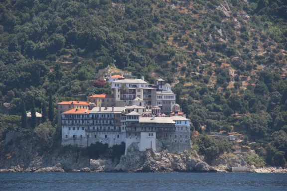 Mont Athos. Le monastère de Xenophontes a été fondé en 1010 par le moine saint Xenofon.