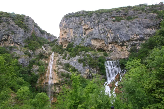 La cascade de Tomira dans le parc national du Mont Tomorr.