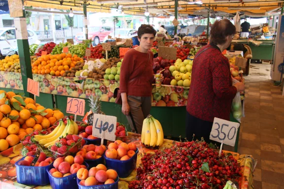 Sur un des marchés de Tirana.