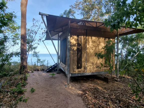 Le camp de Cobourg Coastal situé à proximité du parc marine.