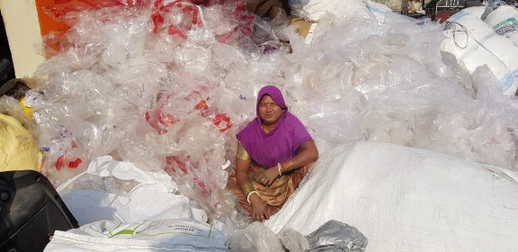 Tri des plastiques dans les rues d'Amritsar.