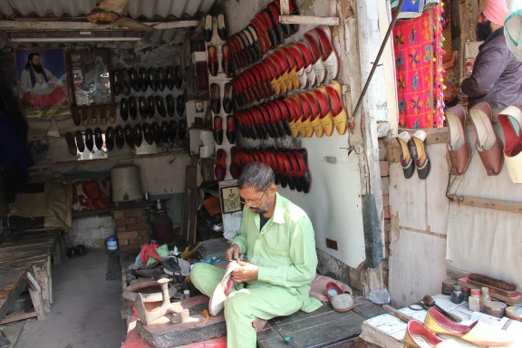 Amritsar. Des babouches en cuir et fait main.