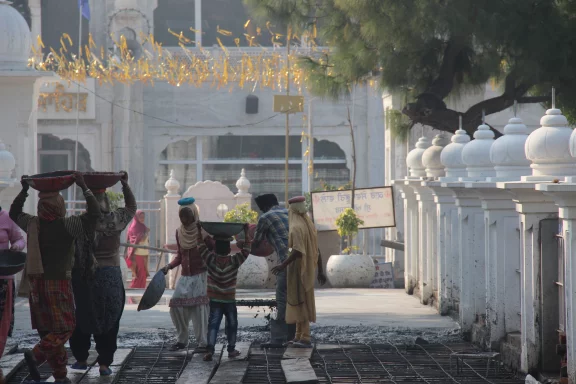 Dans toute la ville d'Amritsar, des travaux de rénovation et de recosntruction ont lieu.