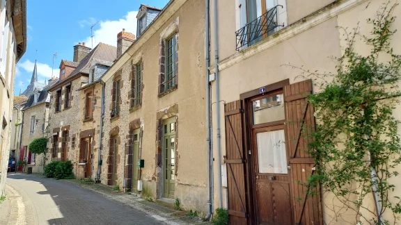 Fresnay-sur-Sarthe a gardé le charme du village médiéval.