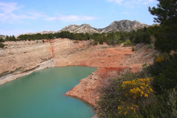 Le lac de Peirou à Saint-Rémy-de -Provence.