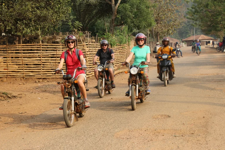 La mob est comme un sésame qui ouvre grand les portes de l’aventure, tout en suscitant la curiosité des populations locales..