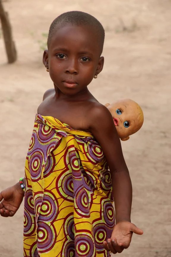 Quand les petites filles jouent déjà à la mamam.