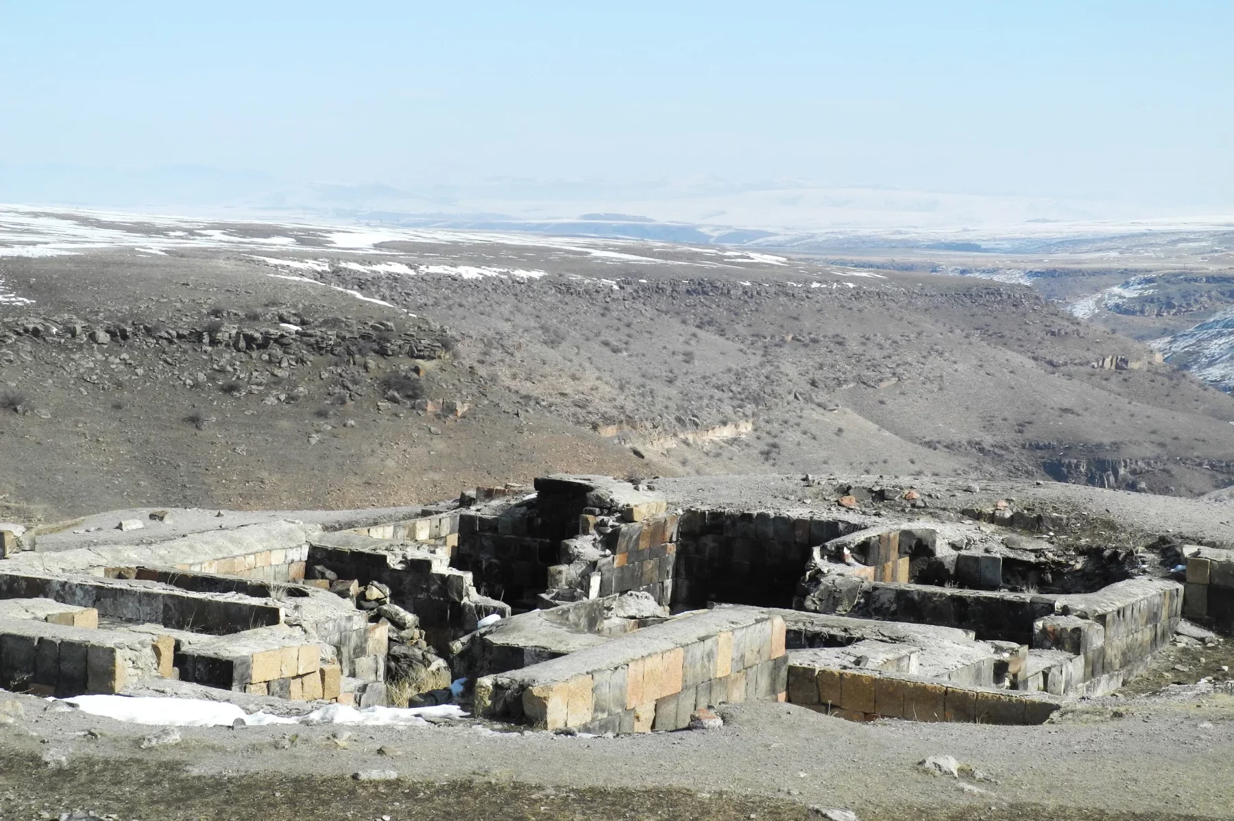 Ani: les anciens bains thermaux